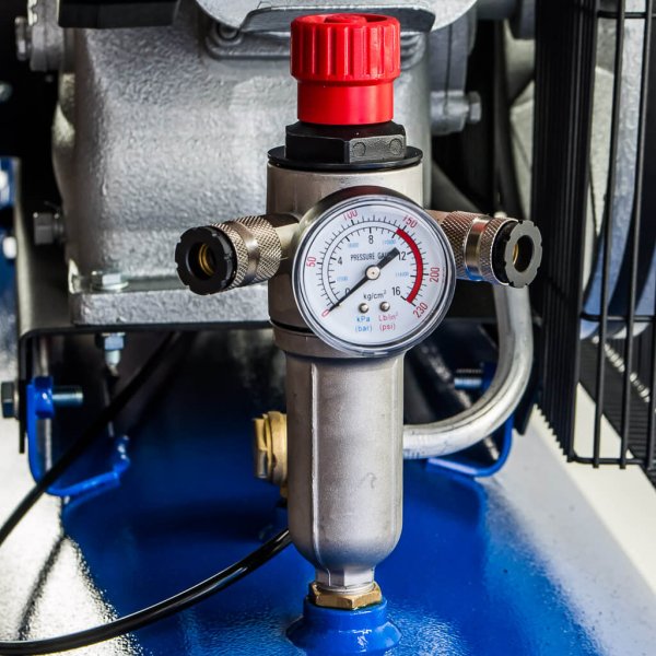 Vorführgerät! Kolbenkompressor 250 l, 4kW/5,5PS, 10 bar, 690 l/min Ansaugleistung